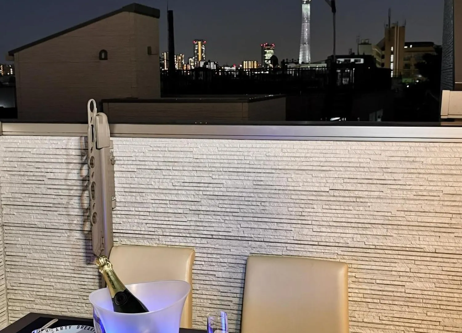 ホテル Skytreestayhotel2鐘ヶ淵駅から徒歩4分天井からskytreeが見えます 東京都