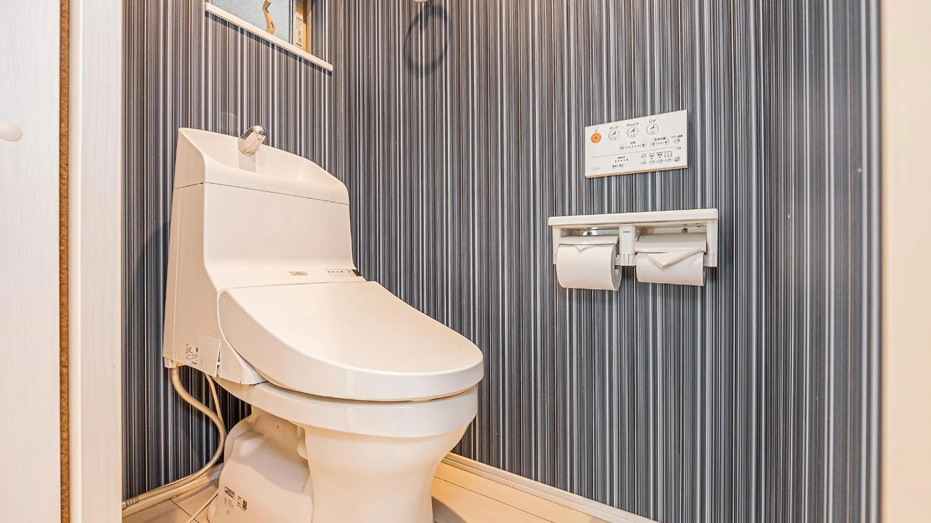 Skytreestayhotel2鐘ヶ淵駅から徒歩4分天井からskytreeが見えます 東京都