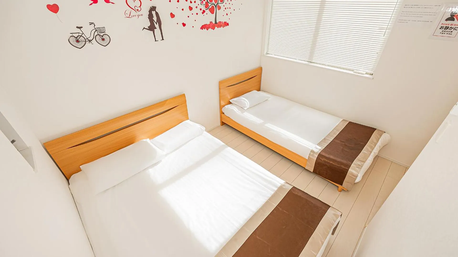 Skytreestayhotel2鐘ヶ淵駅から徒歩4分天井からskytreeが見えます 東京都 日本
