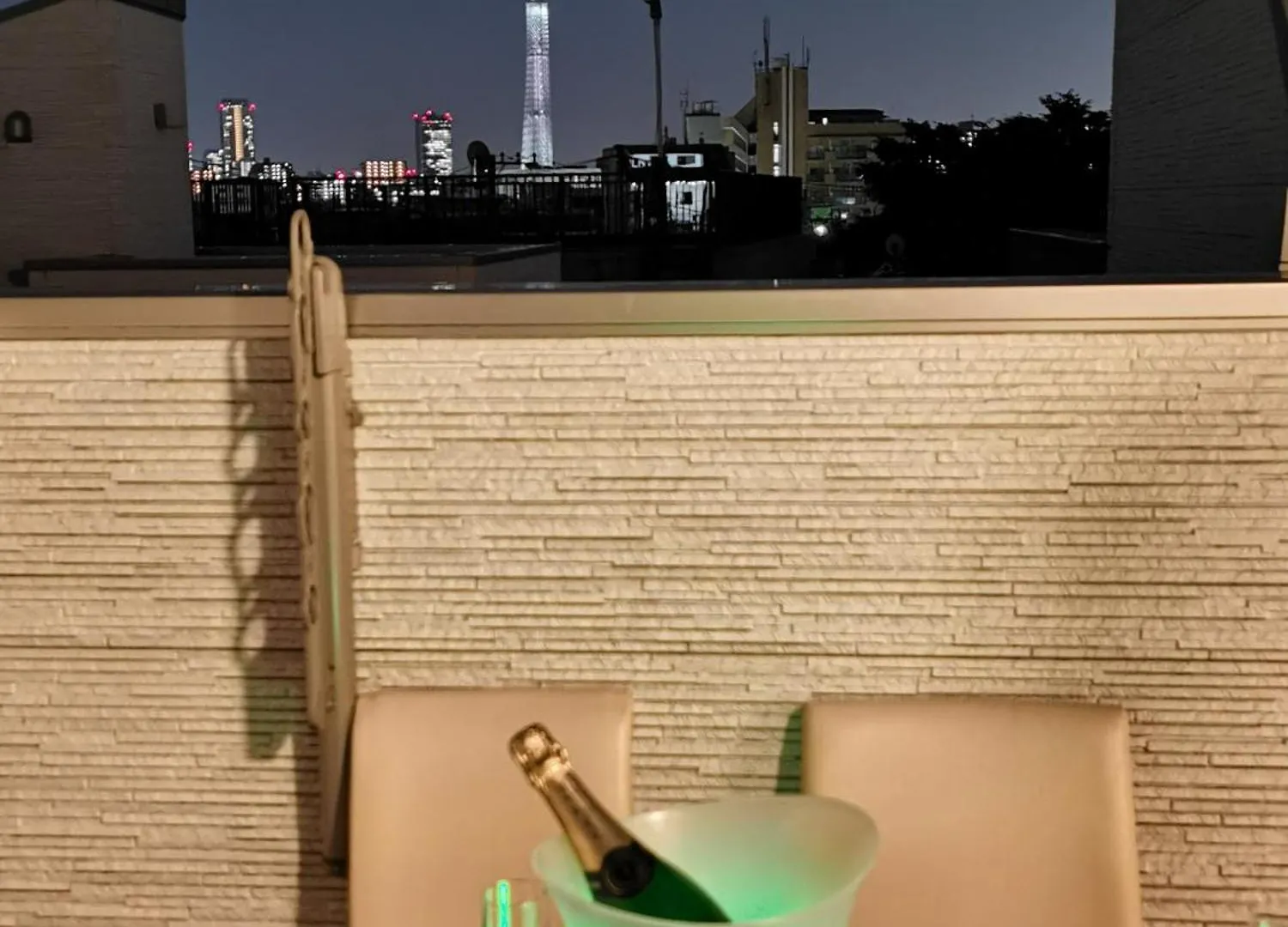 ホテル Skytreestayhotel2鐘ヶ淵駅から徒歩4分天井からskytreeが見えます 東京都